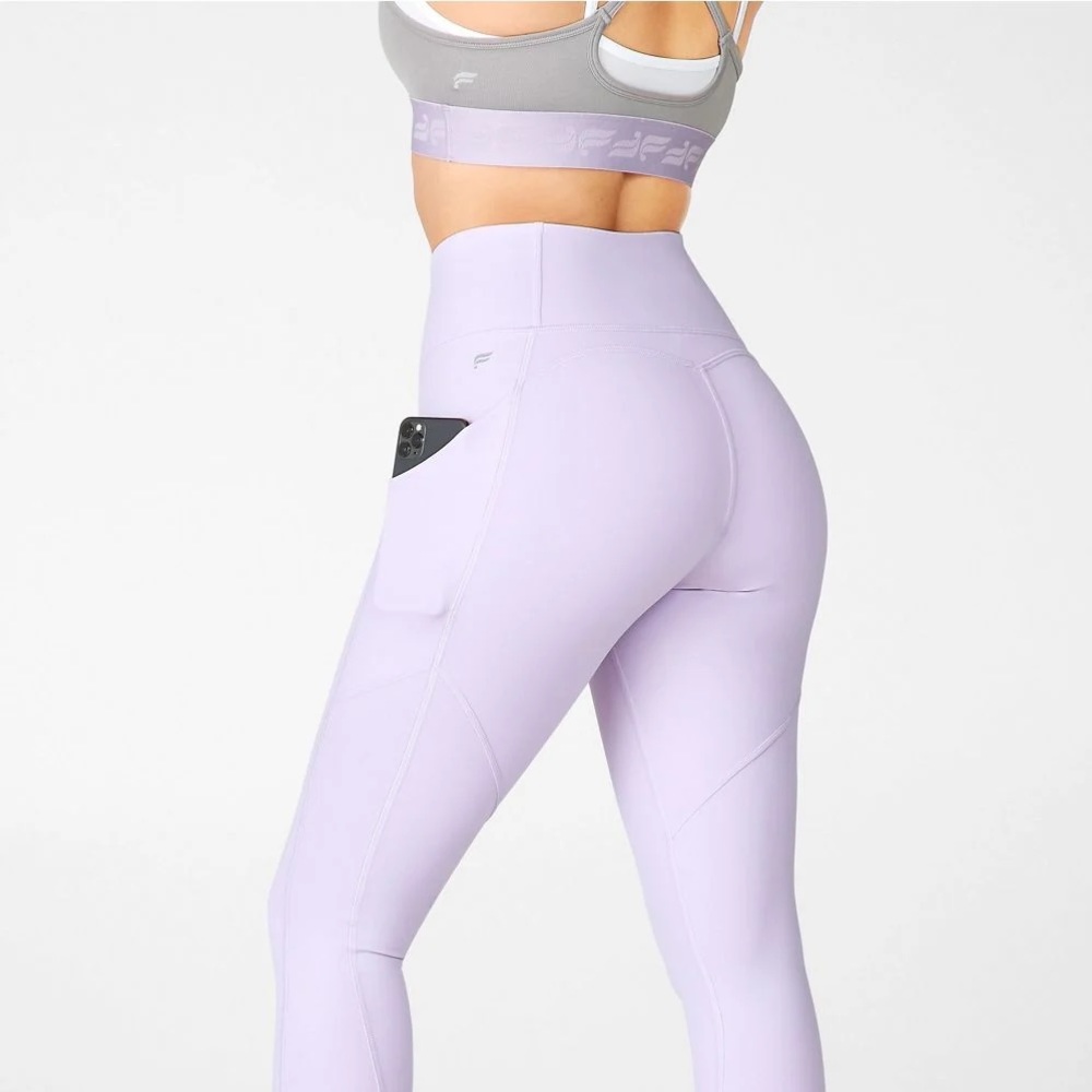 Fabletics Oasis set. Leggings, bra, and top.